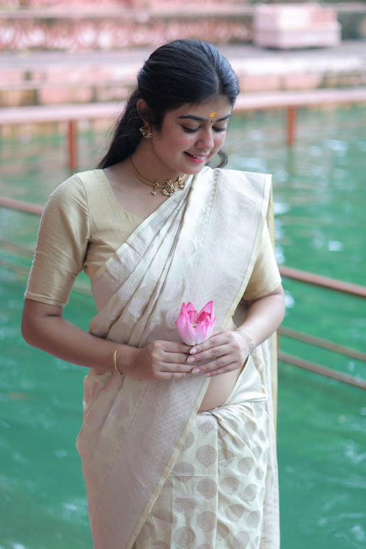 The Purity of Craft: White Chanderi & Tribal Art Pieces for Peaceful Navratri Vibes