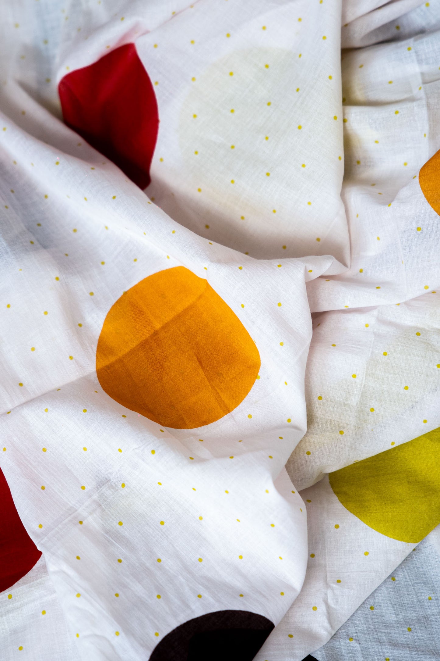 Bagru Handloom Mul Mul Cotton Saree – White with Multicolour Polka Dots