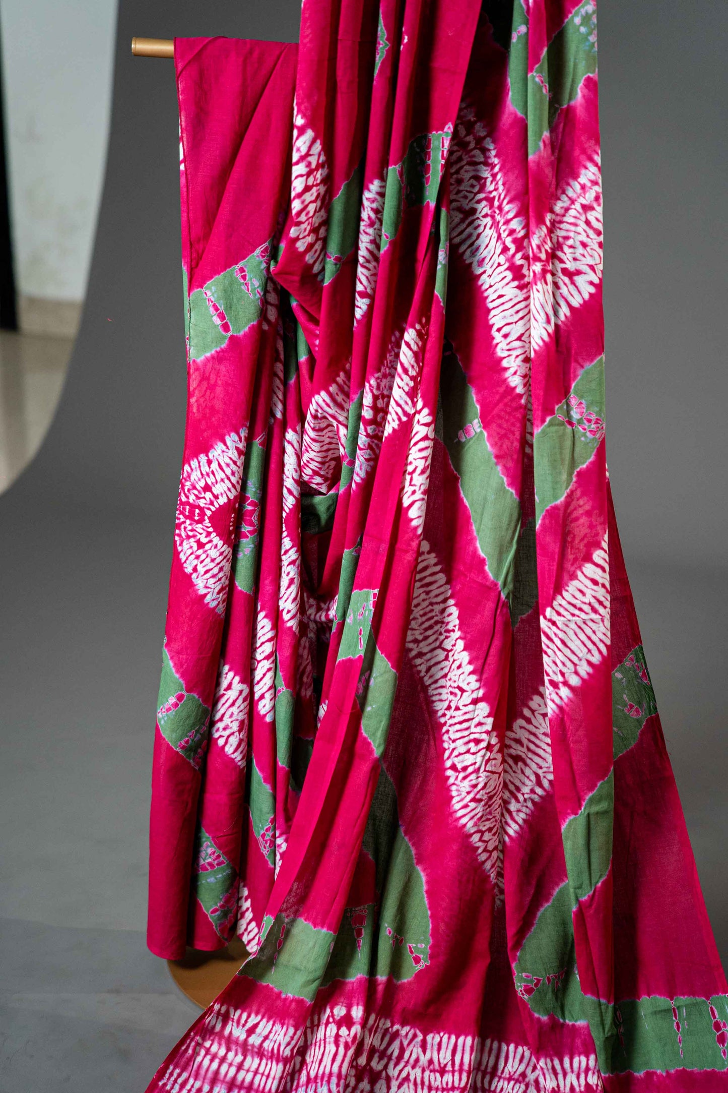 Bagru Handloom Mul Mul Cotton Saree – Pink & Grey Block Print