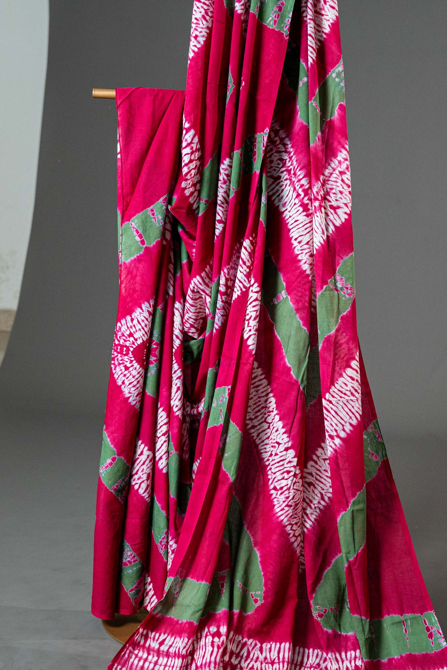 Bagru Handloom Mul Mul Cotton Saree – Pink & Grey Block Print