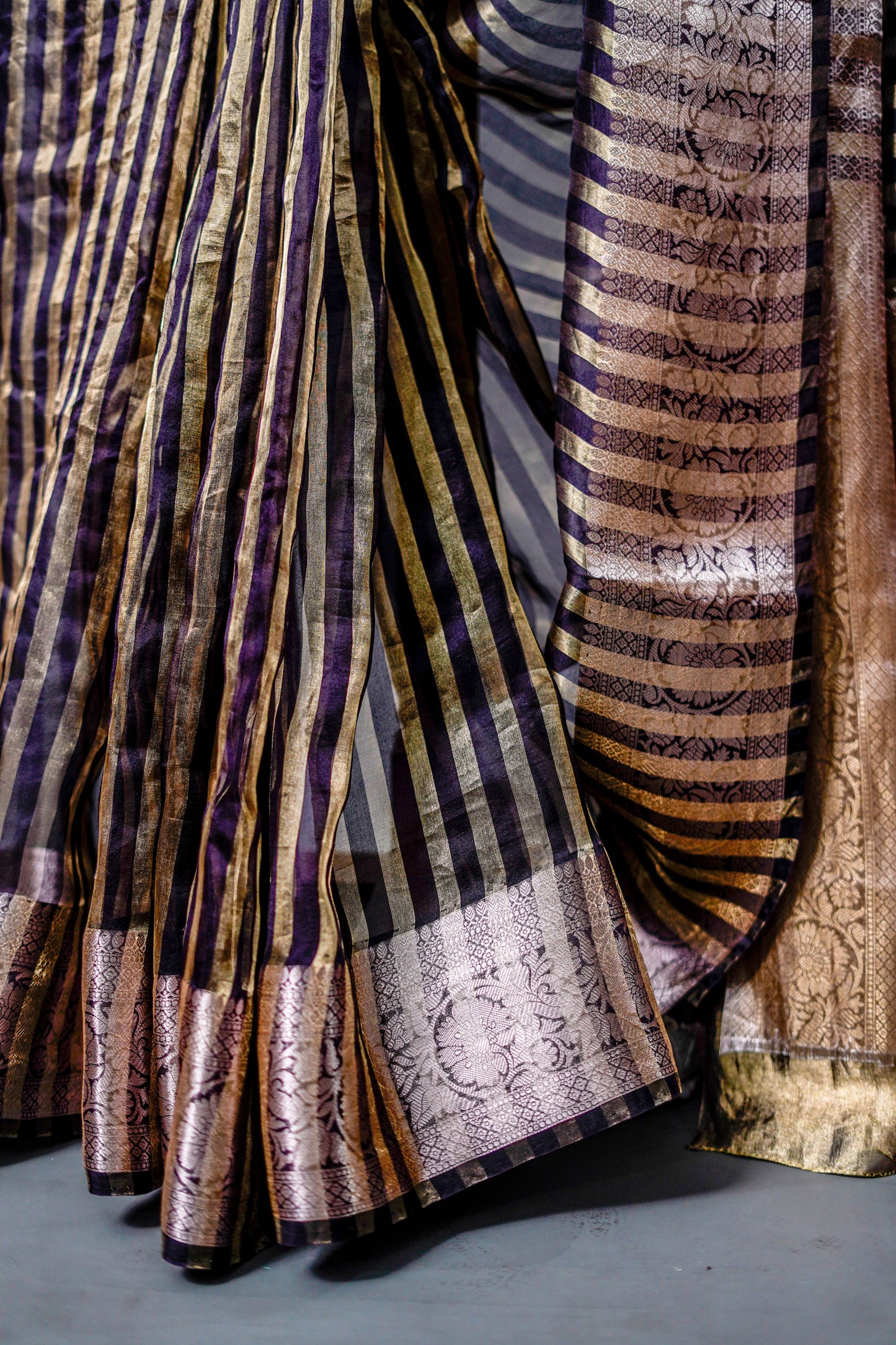 Tissue Banarsi (Elegant silver-grey)