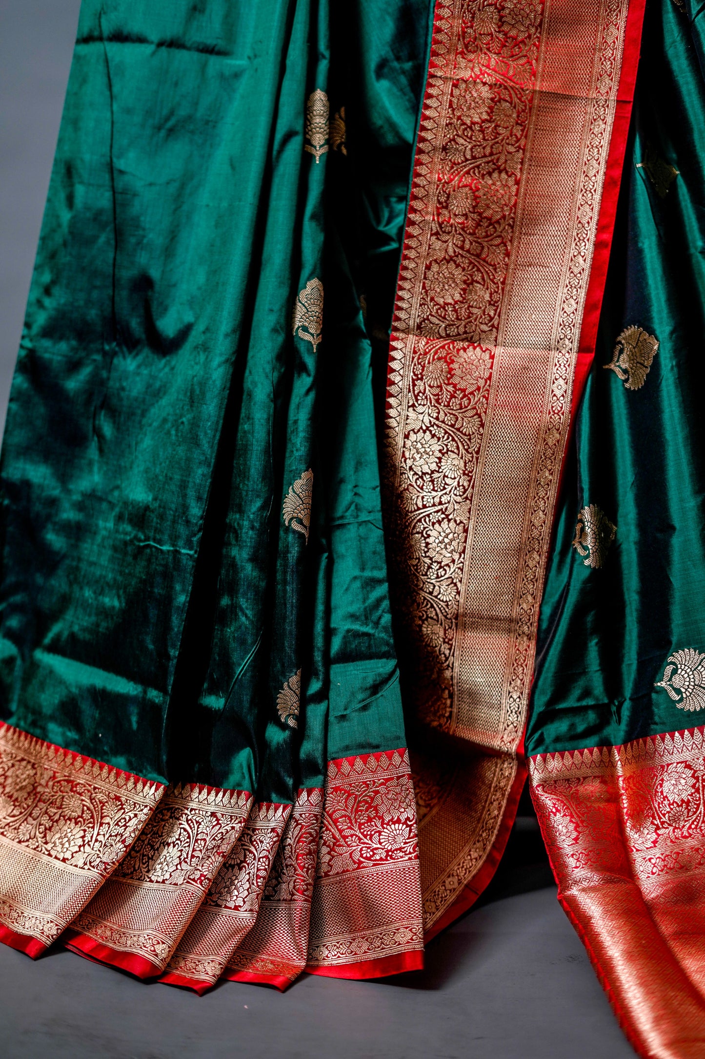 Deep Green Katan Banarasi Saree, Gold Zari - view 9