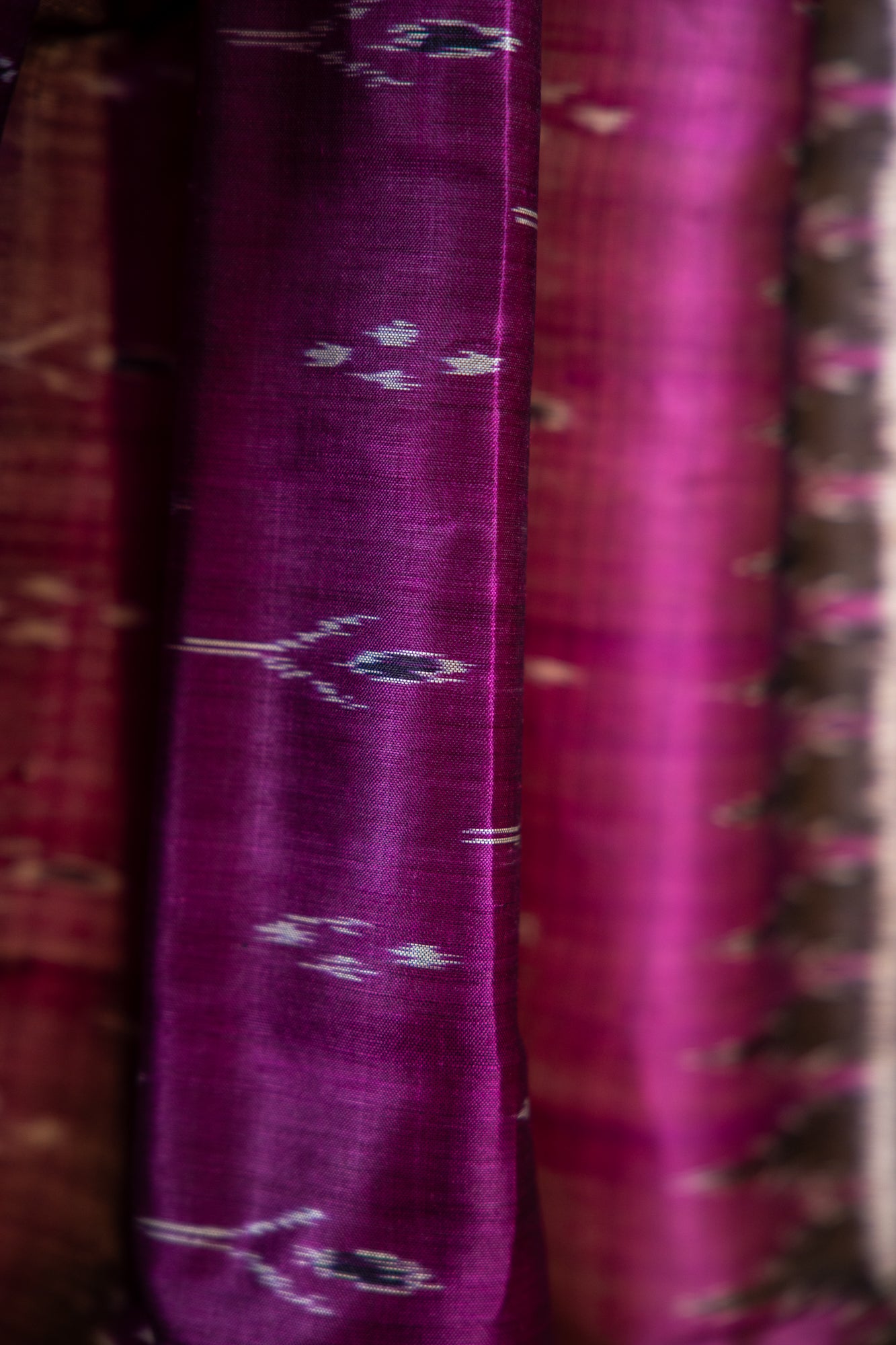 Handwoven Magenta Khandua Silk Saree with Black Temple Border | Traditional Odisha Saree