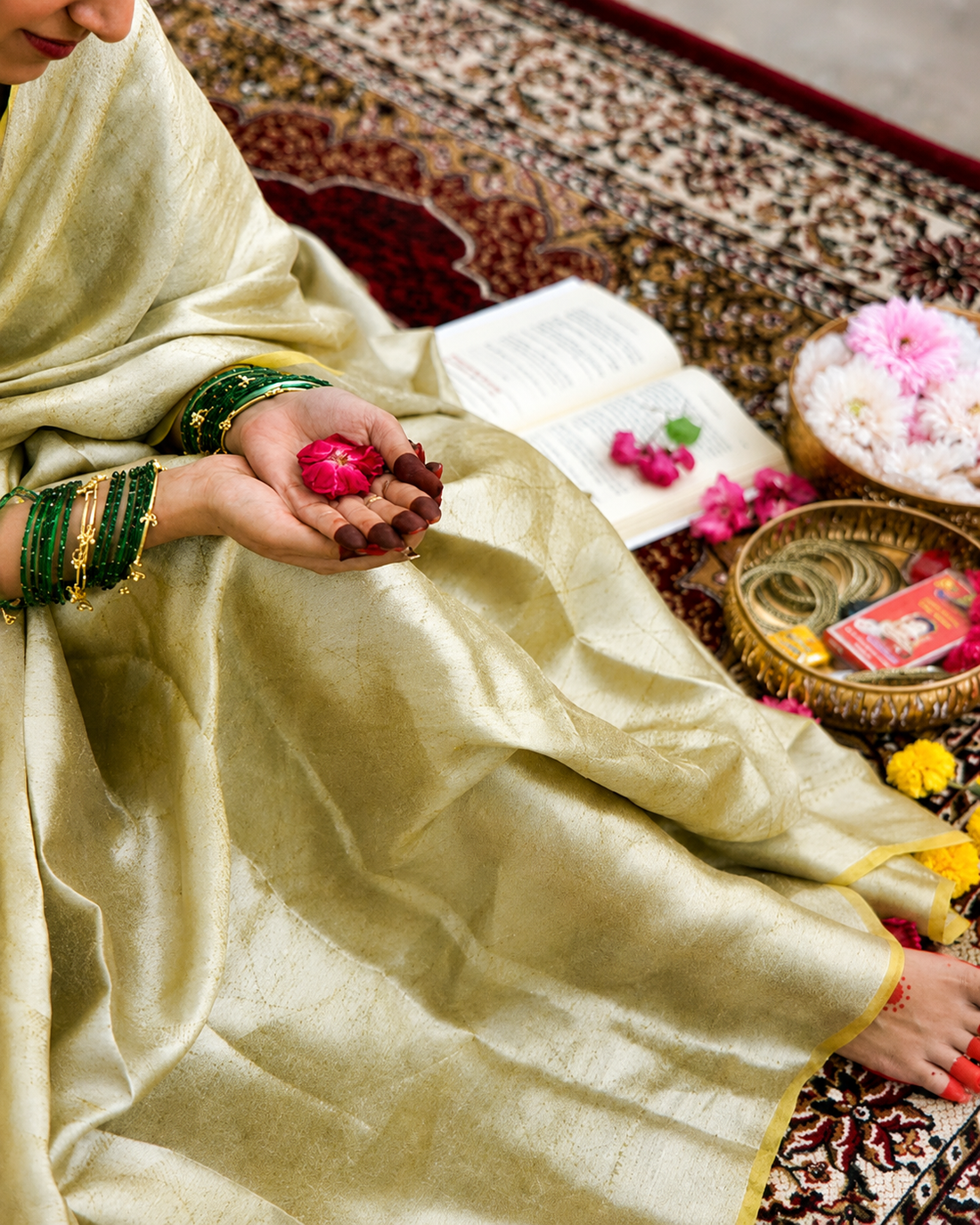 How to Choose the Perfect Handloom Saree for Sawan Pooja and Temple Visits