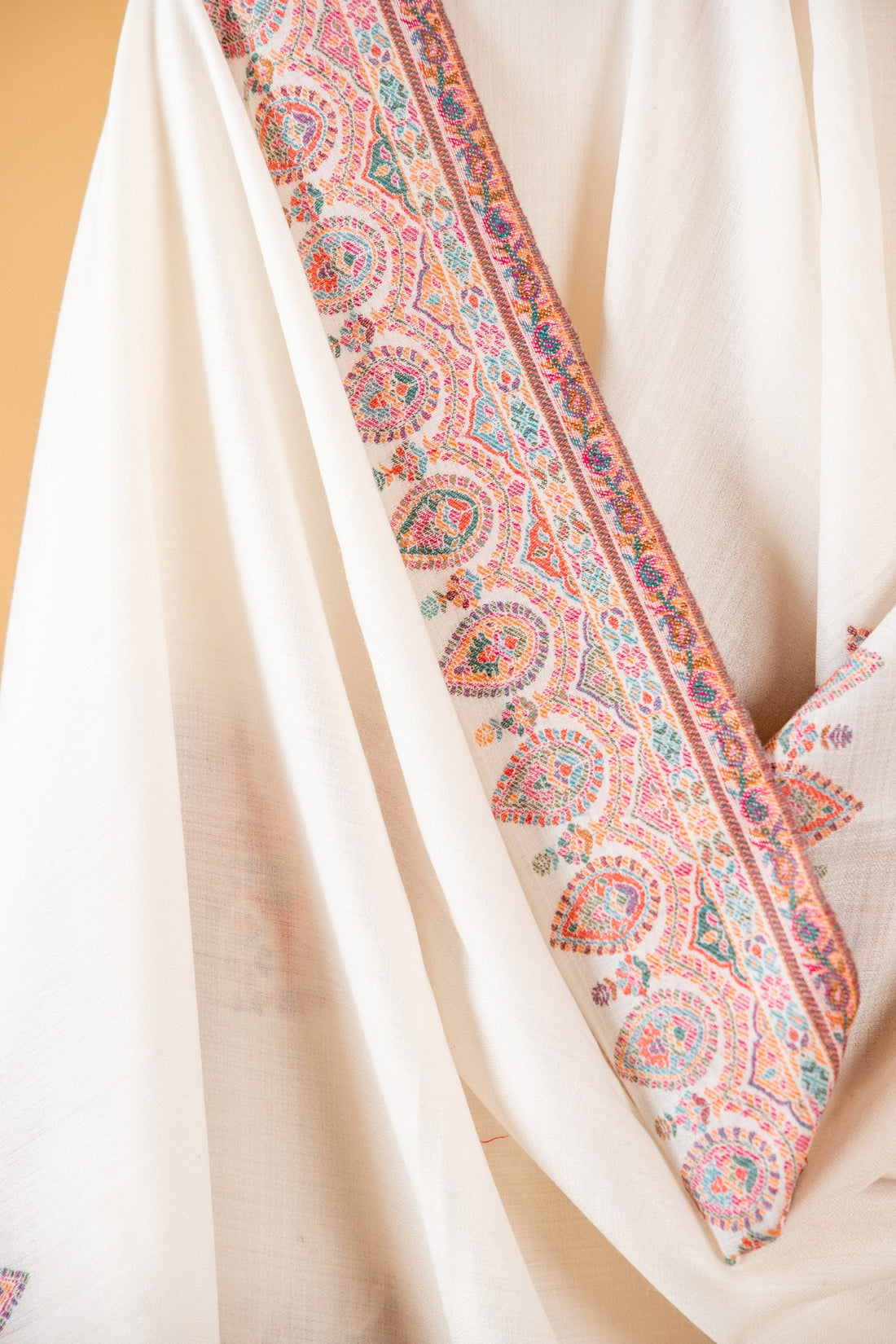 Real vs Fake Pashmina: How to Identify Authentic Pashmina Shawls (2026 Buyer's Guide)