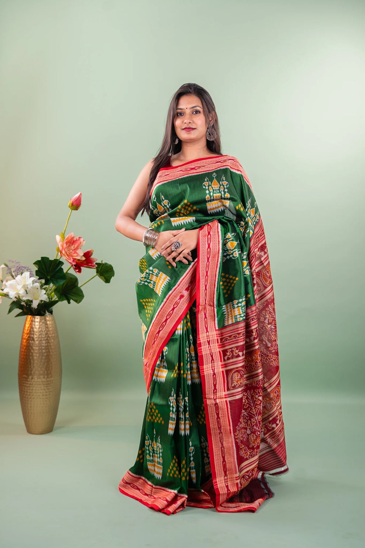 Kelly Green Chandelier Motif Khandua Silk Saree