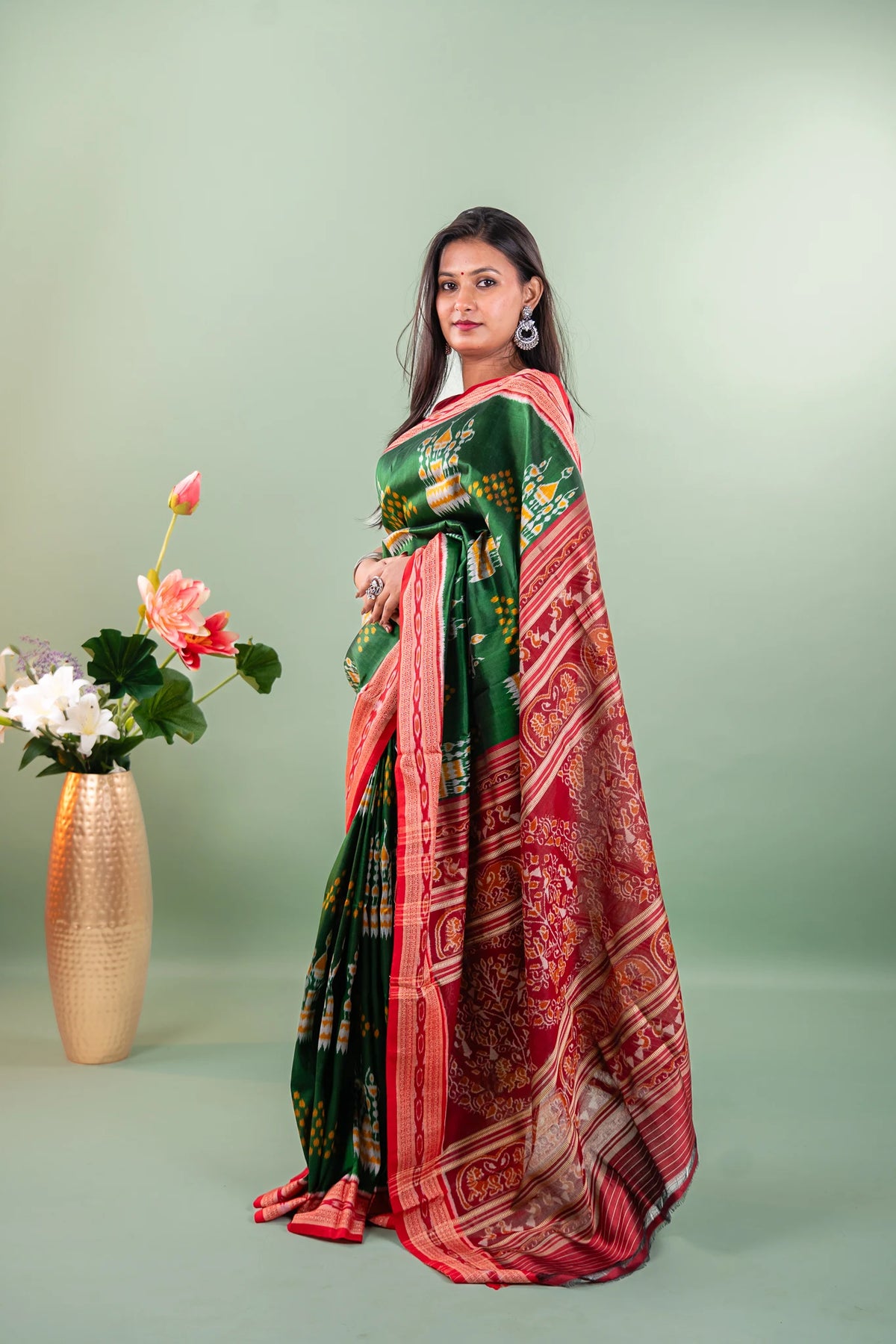 Kelly Green Chandelier Motif Khandua Silk Saree