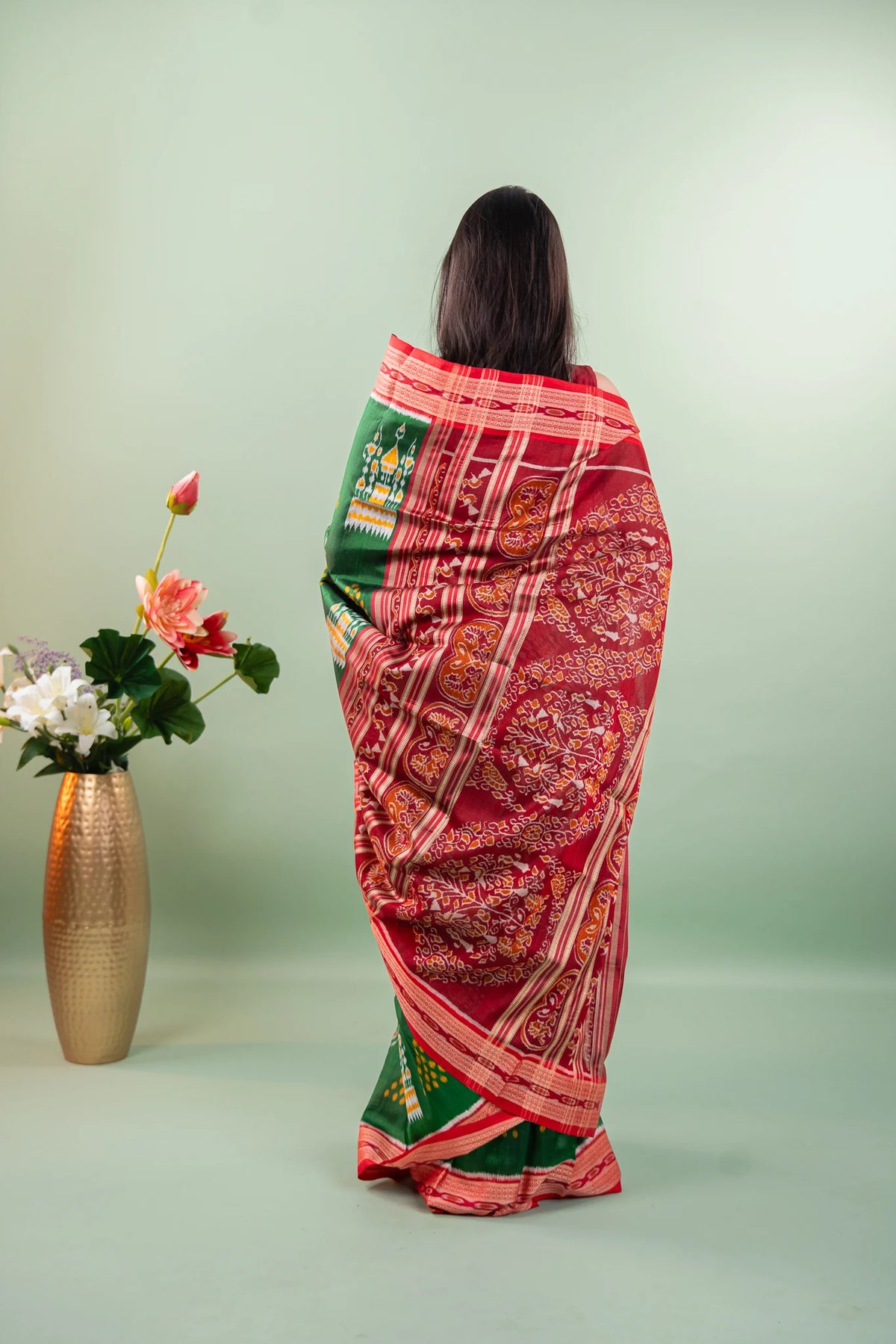 Kelly Green Chandelier Motif Khandua Silk Saree