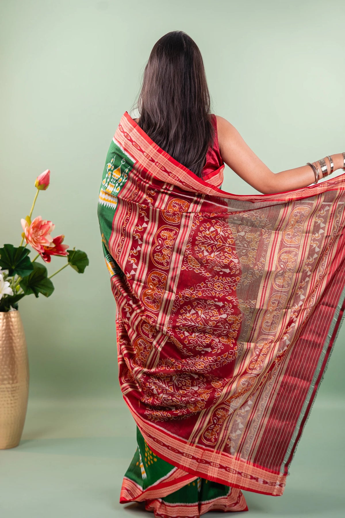 Kelly Green Chandelier Motif Khandua Silk Saree
