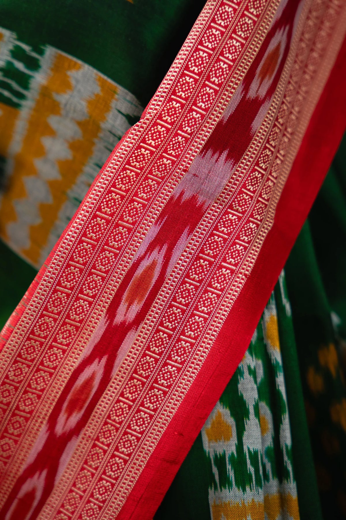 Kelly Green Chandelier Motif Khandua Silk Saree