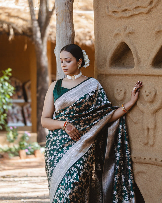 Banarasi Saree Green - Hand woven - Atulyakarigari