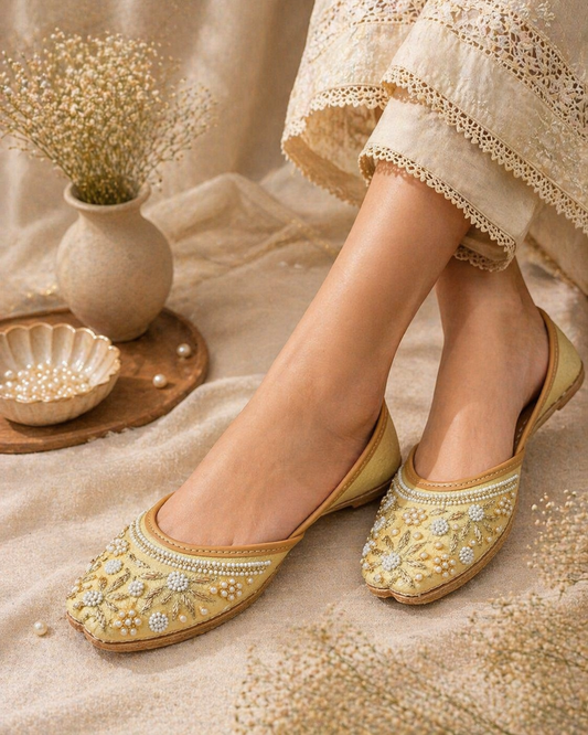 Soft Yellow Pearl Border Juttis
