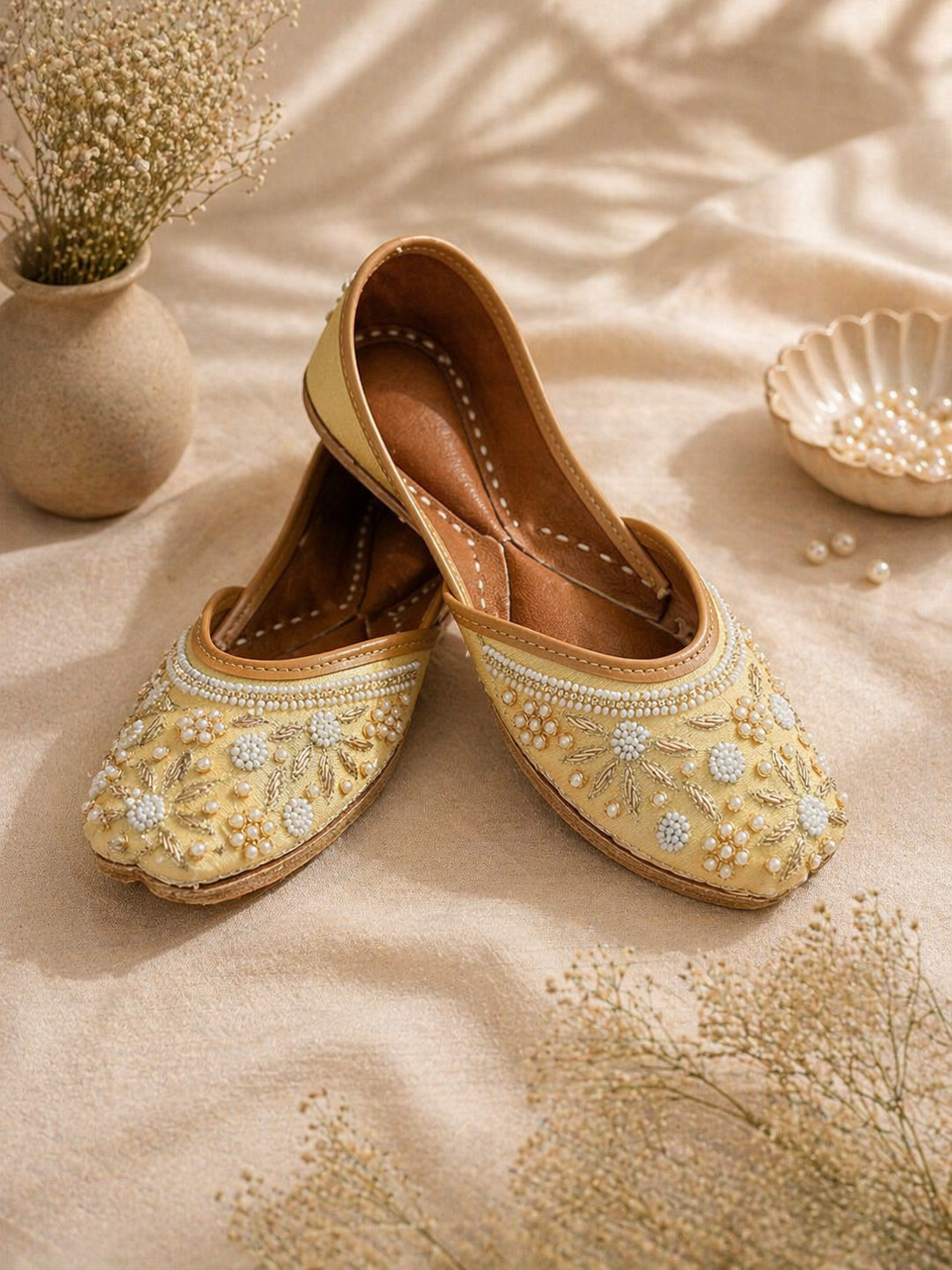 Soft Yellow Pearl Border Juttis