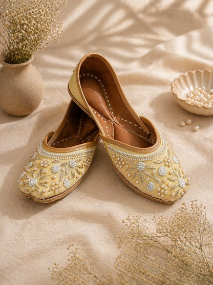 Soft Yellow Pearl Border Juttis