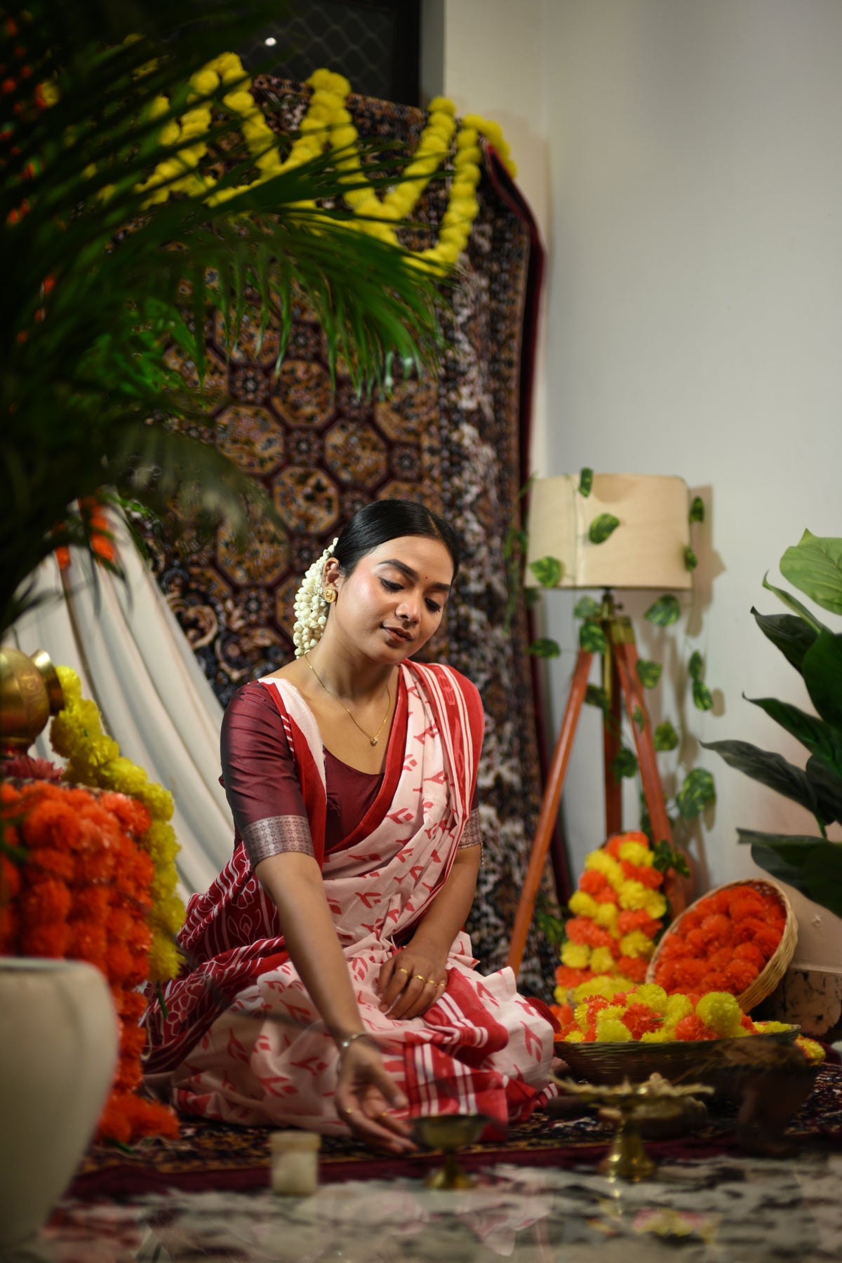 Off-White Red Ikat Leaf Mul Mul Cotton Saree
