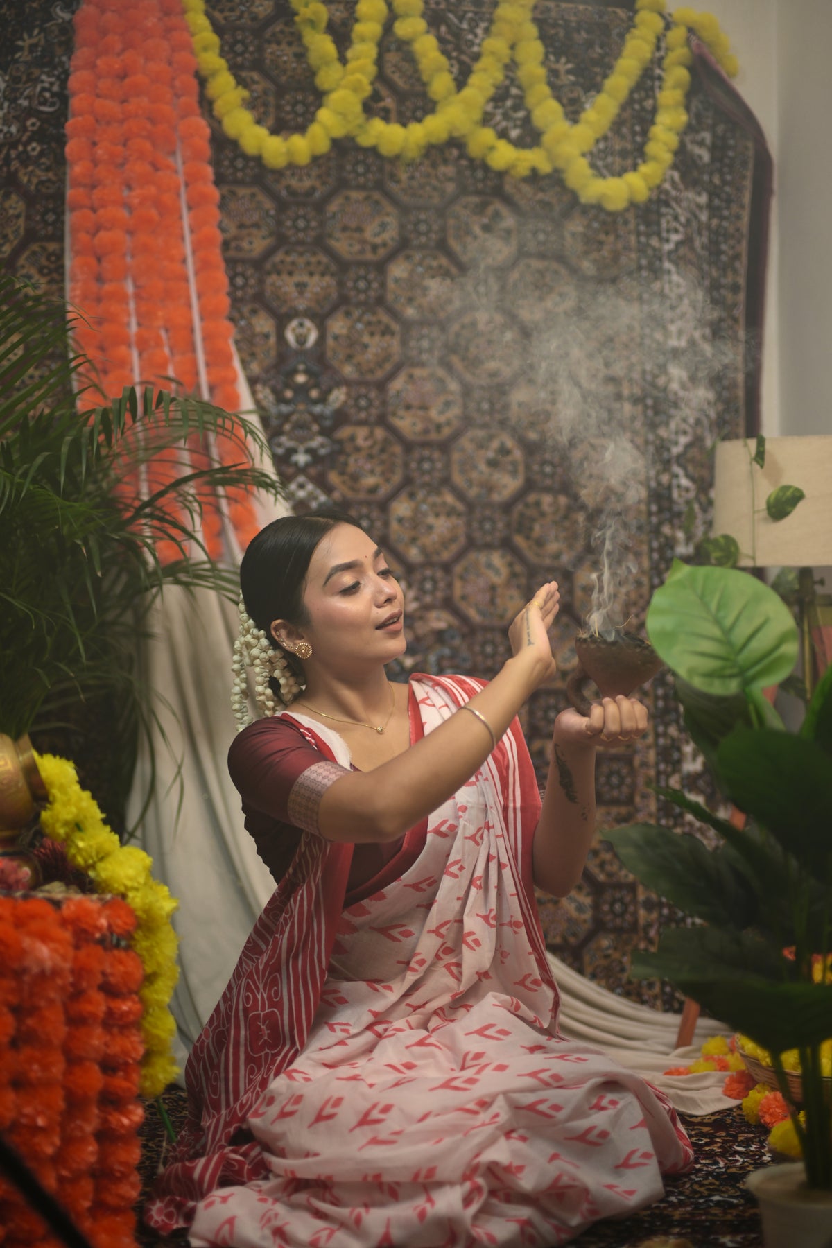 Off-White Red Ikat Leaf Mul Mul Cotton Saree
