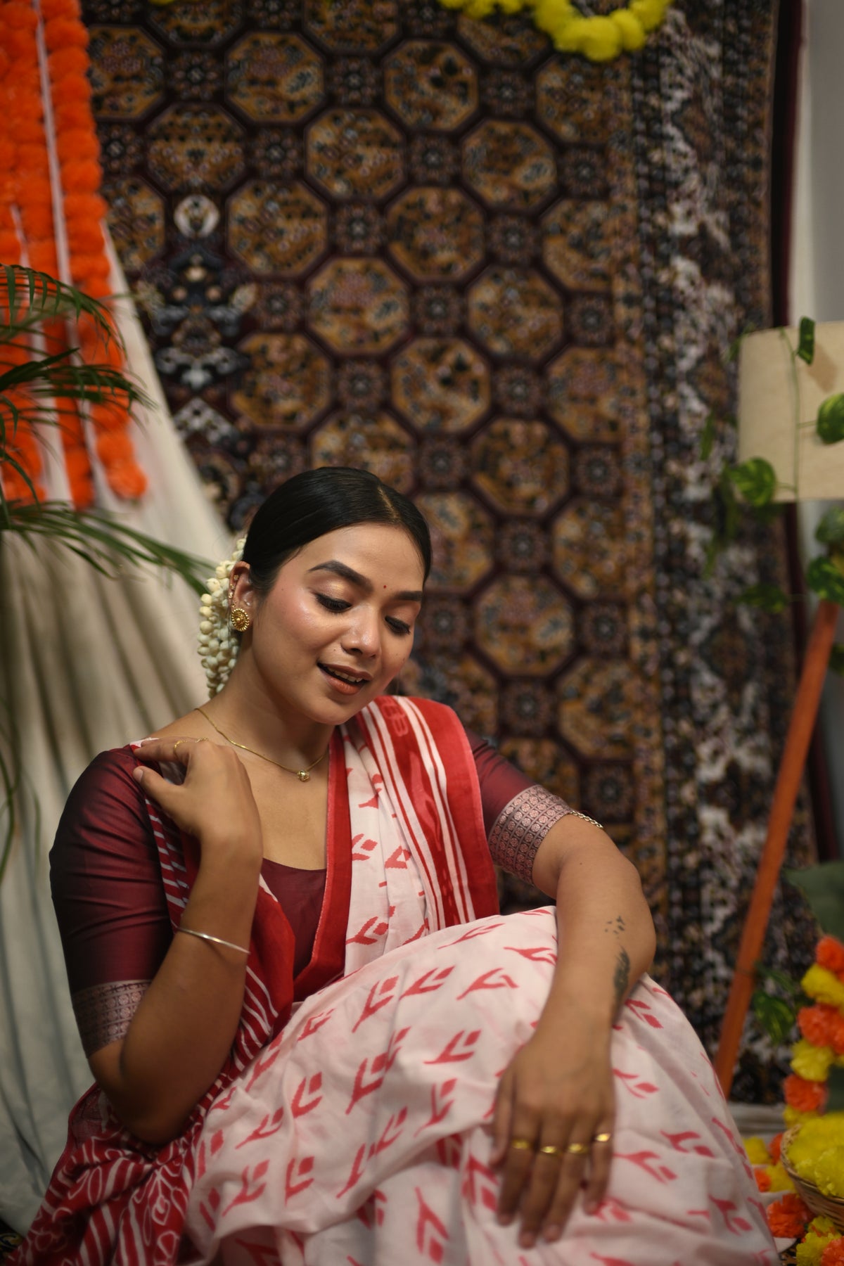 Off-White Red Ikat Leaf Mul Mul Cotton Saree