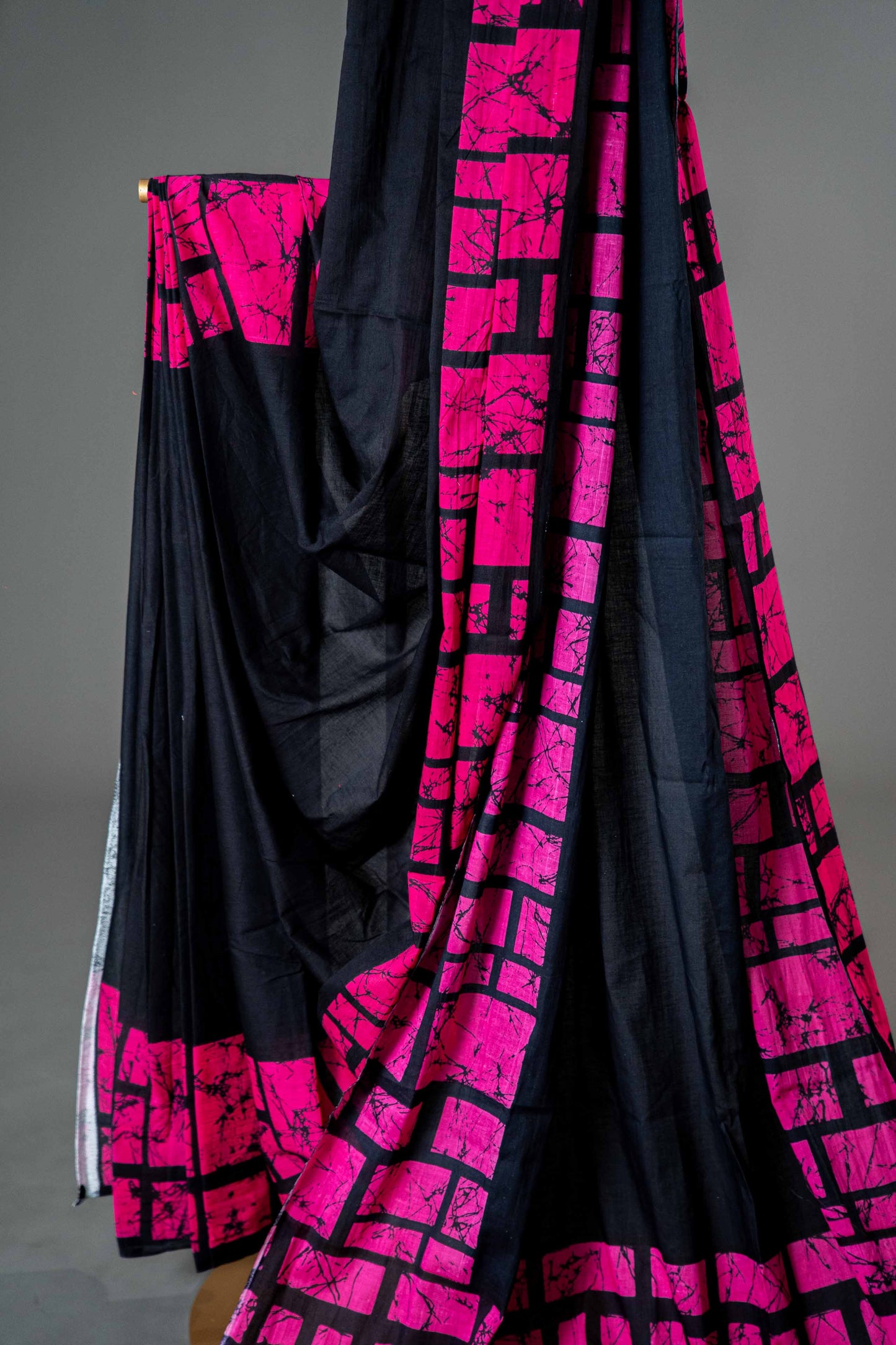 Bagru Handloom Mul Mul Cotton Saree – Pink & Black Block Print with Blouse