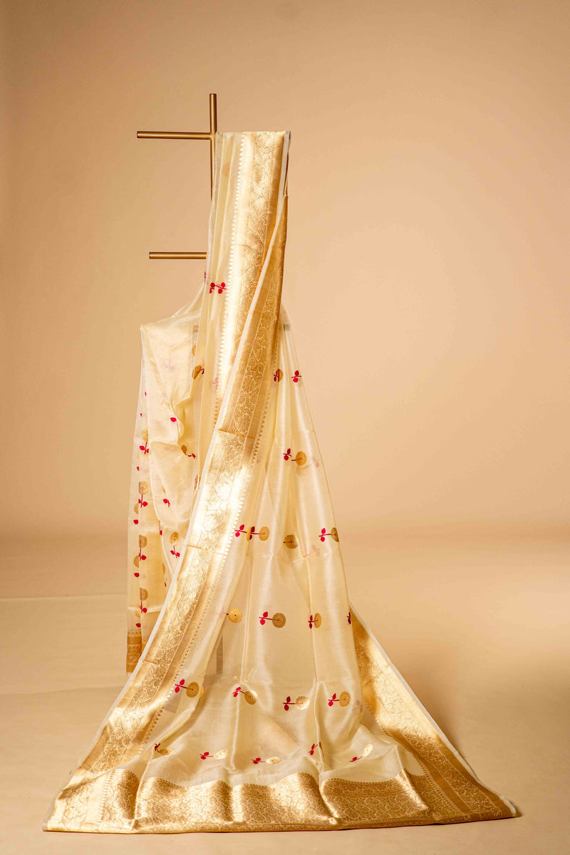 Pure Kora Silk Saree light weighted with flower and leaf motif - Atulyakarigari