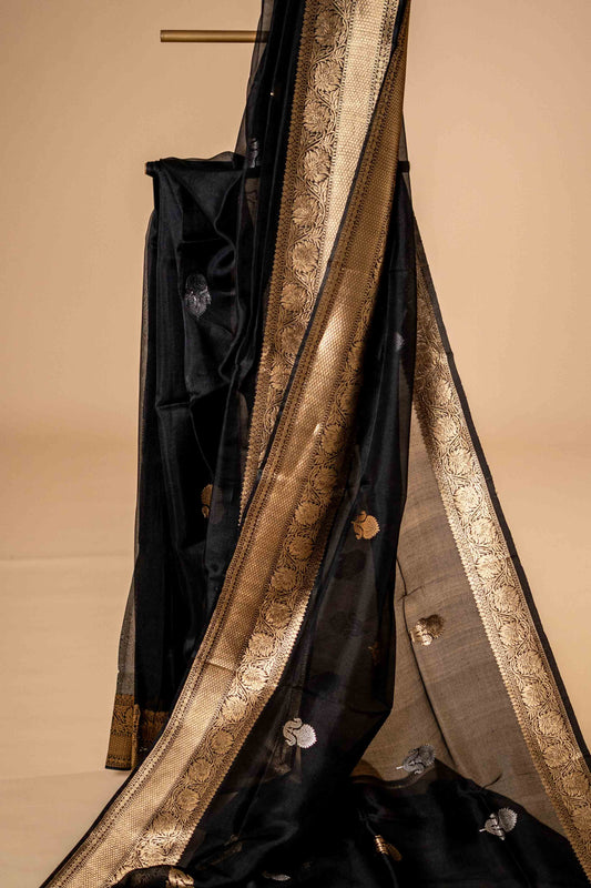 Pure light weighted Kora Silk Saree with flower motif - Atulyakarigari