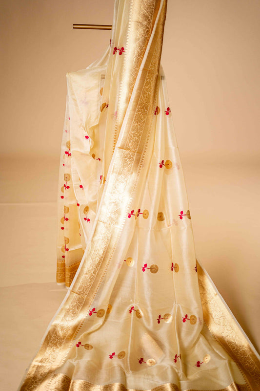 Pure Kora Silk Saree light weighted with flower and leaf motif - Atulyakarigari