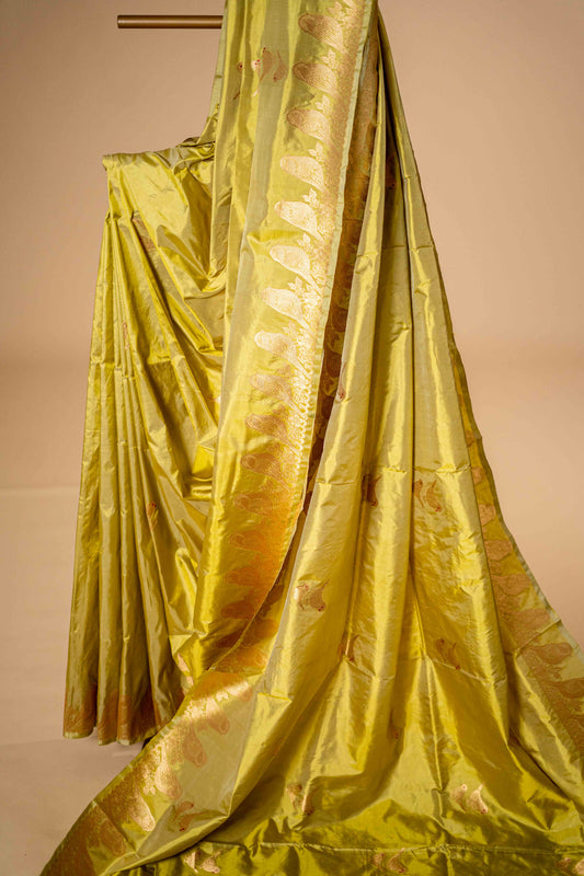 Pure Katan banarasi Saree with traditional border. - Atulyakarigari
