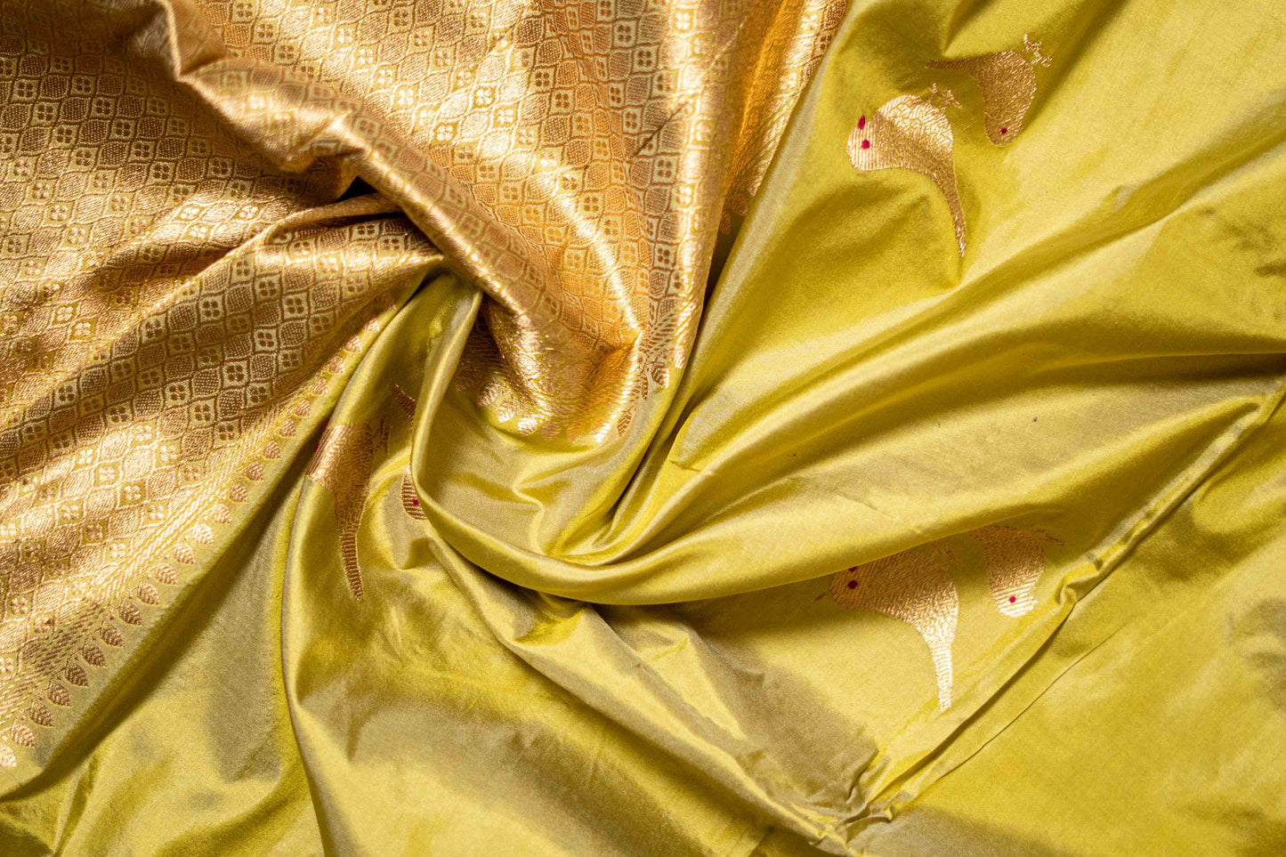 Pure Katan banarsi with traditional border.