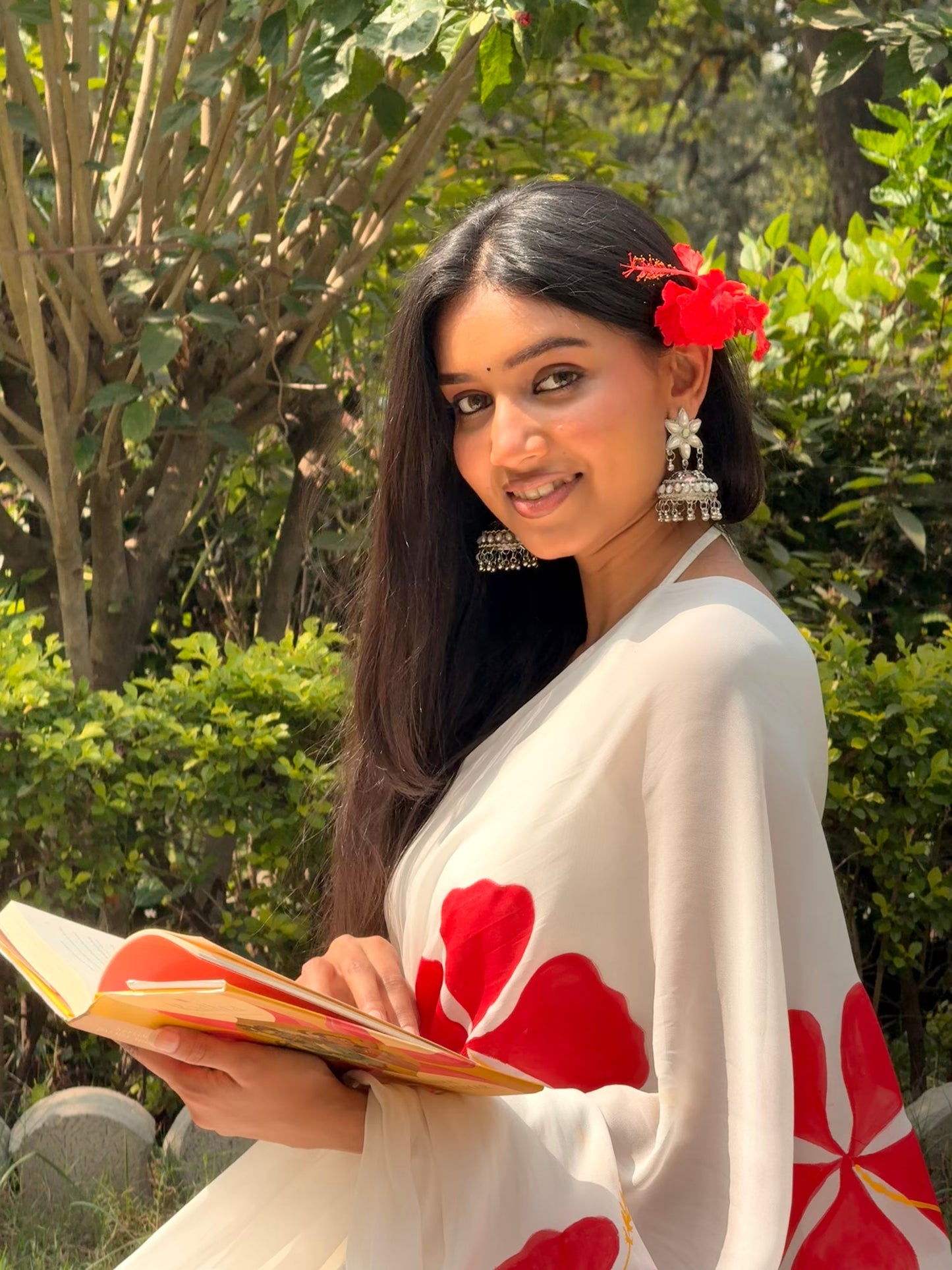 Pure georgette hand painted white saree - Atulyakarigari