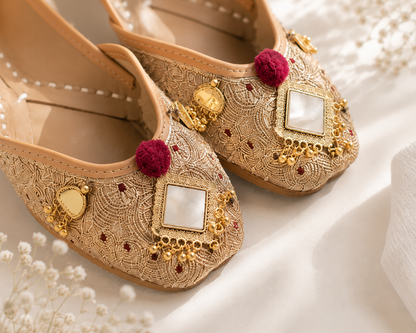 Festive embroidered women’s jutti in beige