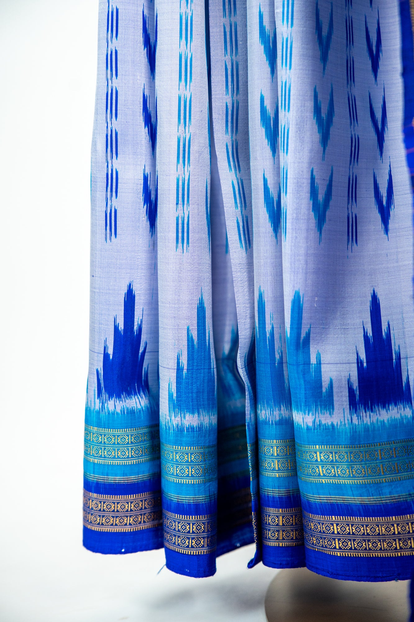 Icy Lavender/Off White Khandua Silk Saree