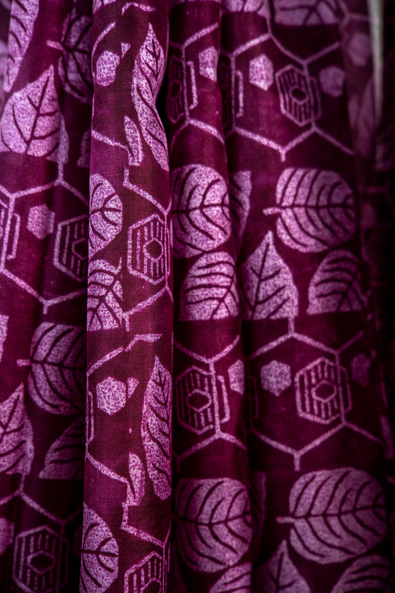 Deep Plum / Rich Wine tone with a lighter lilac-pink overlay Pure Silk Saree