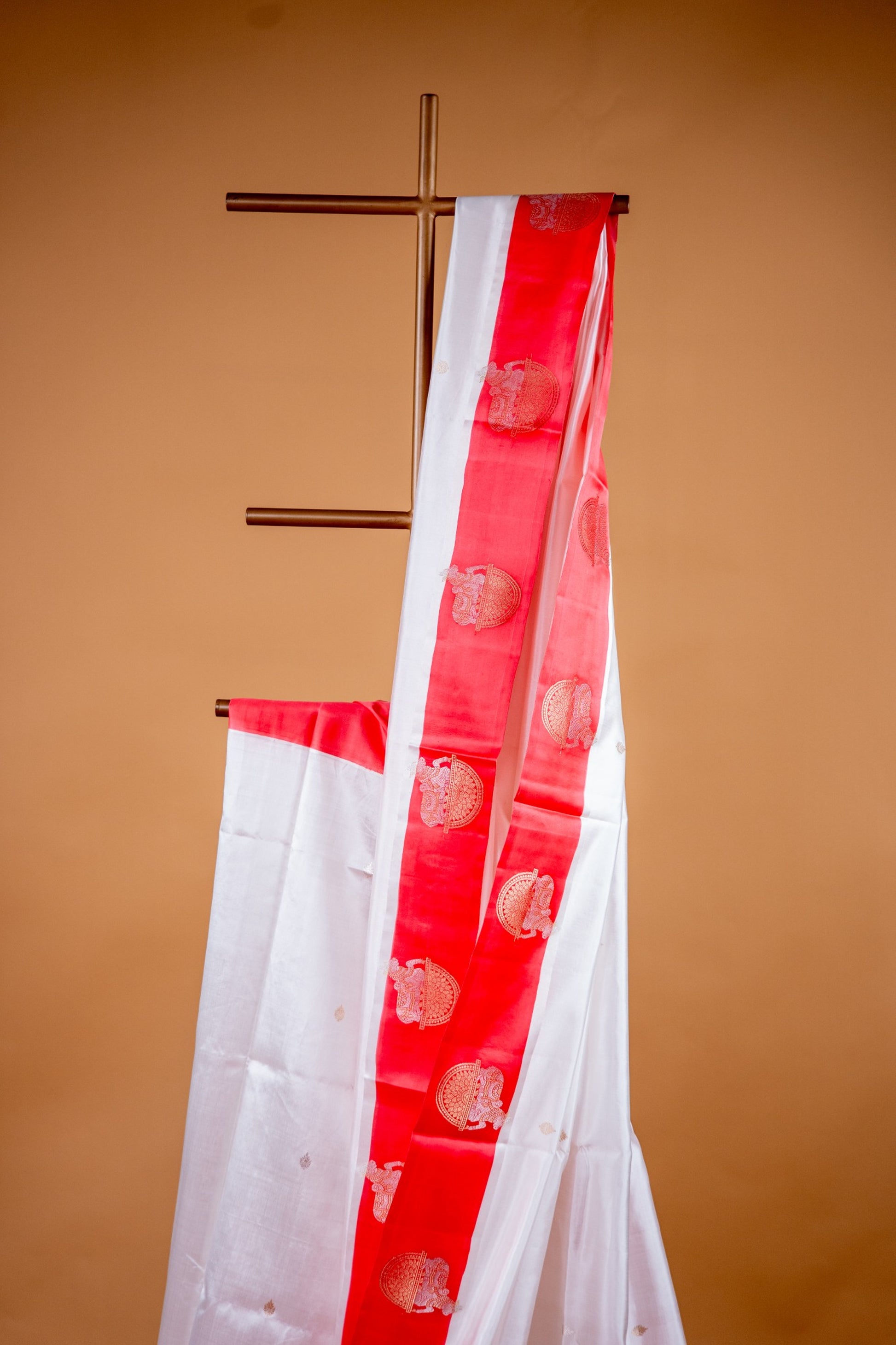 White & Red Pure Katan Silk Banarasi Saree with Nandi Motif Border - Atulyakarigari