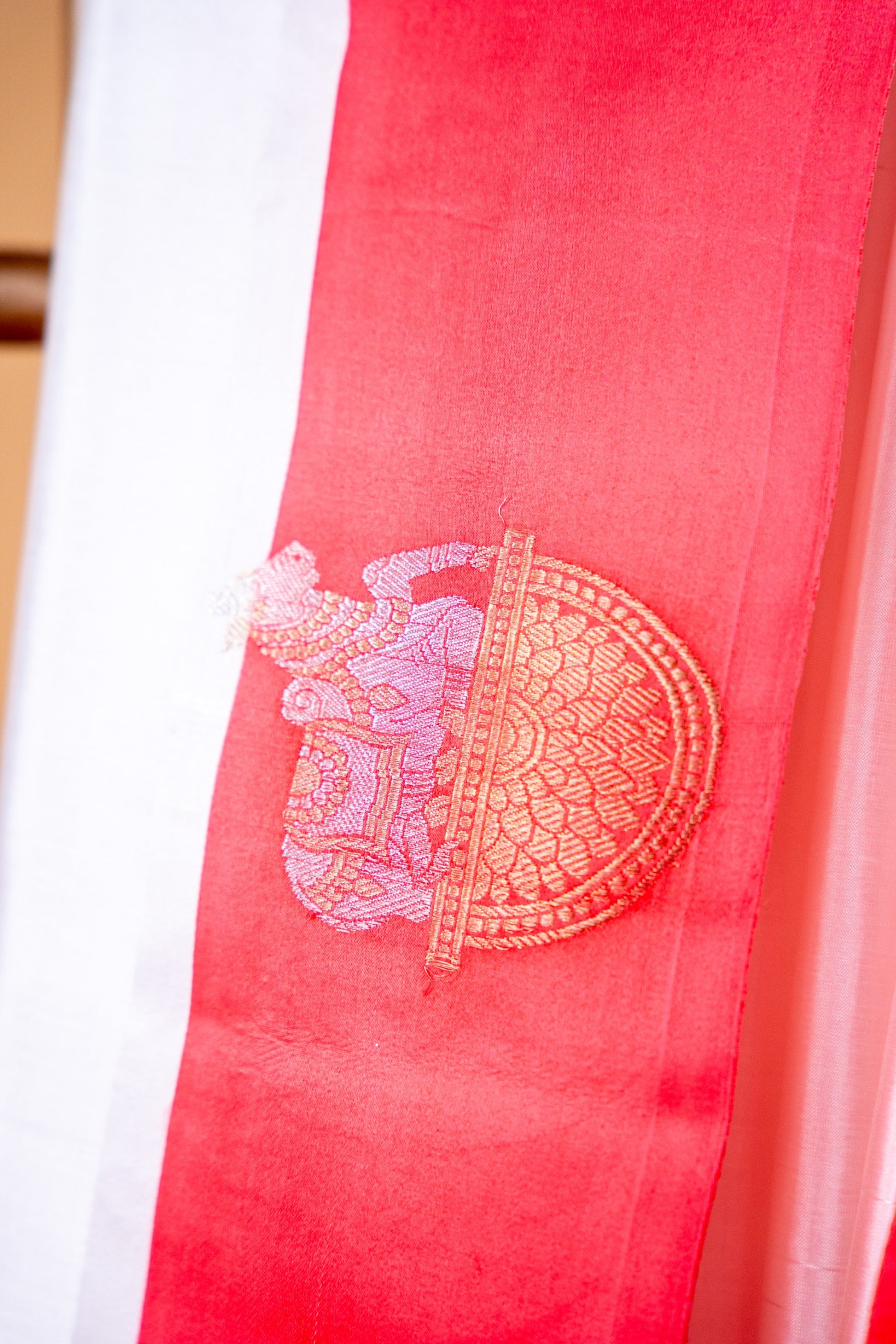 White & Red Pure Katan Silk Banarasi Saree with Nandi Motif Border - Atulyakarigari