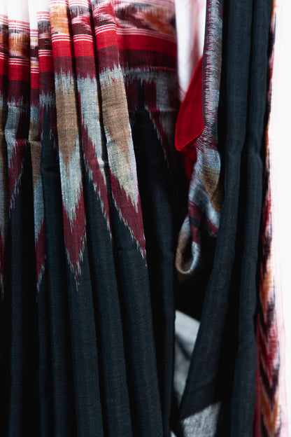 Black & Off-White Sambalpuri Cotton Saree with Kumbha Motifs