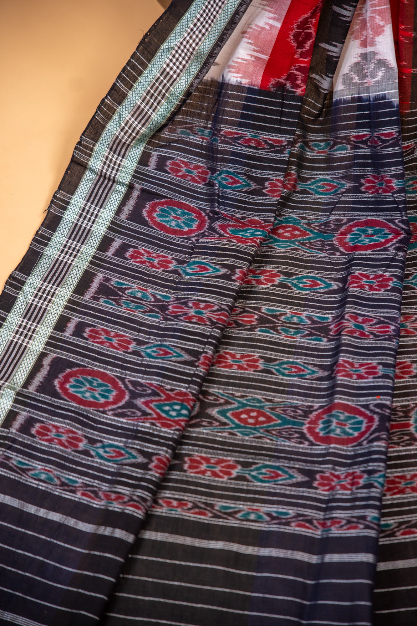 Black & White Sambalpuri Cotton Handloom Saree with Floral Ikat Motifs | Atulyakarigari