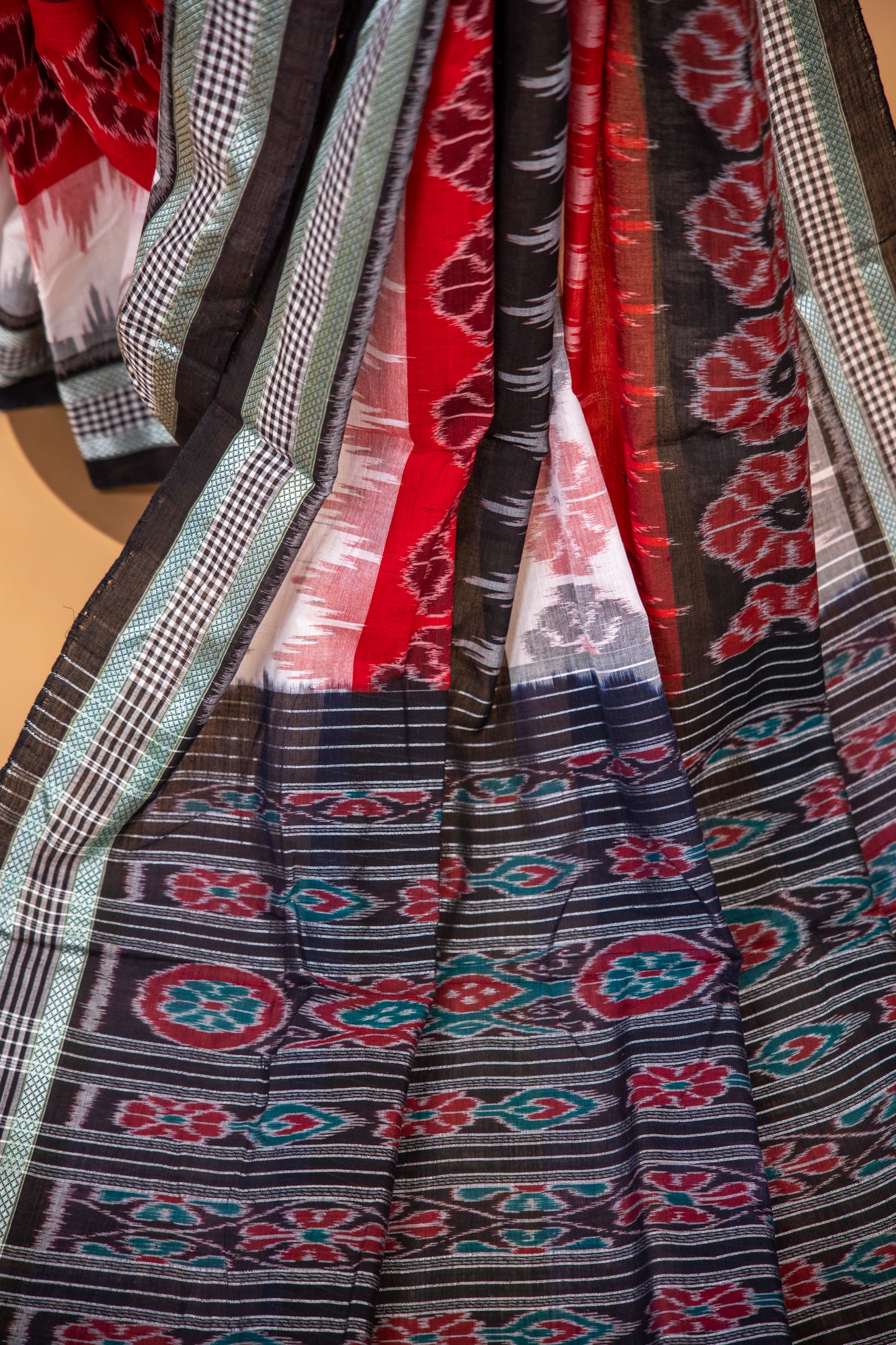 Black & White Sambalpuri Cotton Handloom Saree with Floral Ikat Motifs | Atulyakarigari