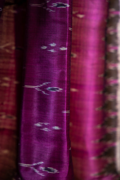 Handwoven Magenta Khandua Silk Saree with Black Temple Border | Traditional Odisha Saree