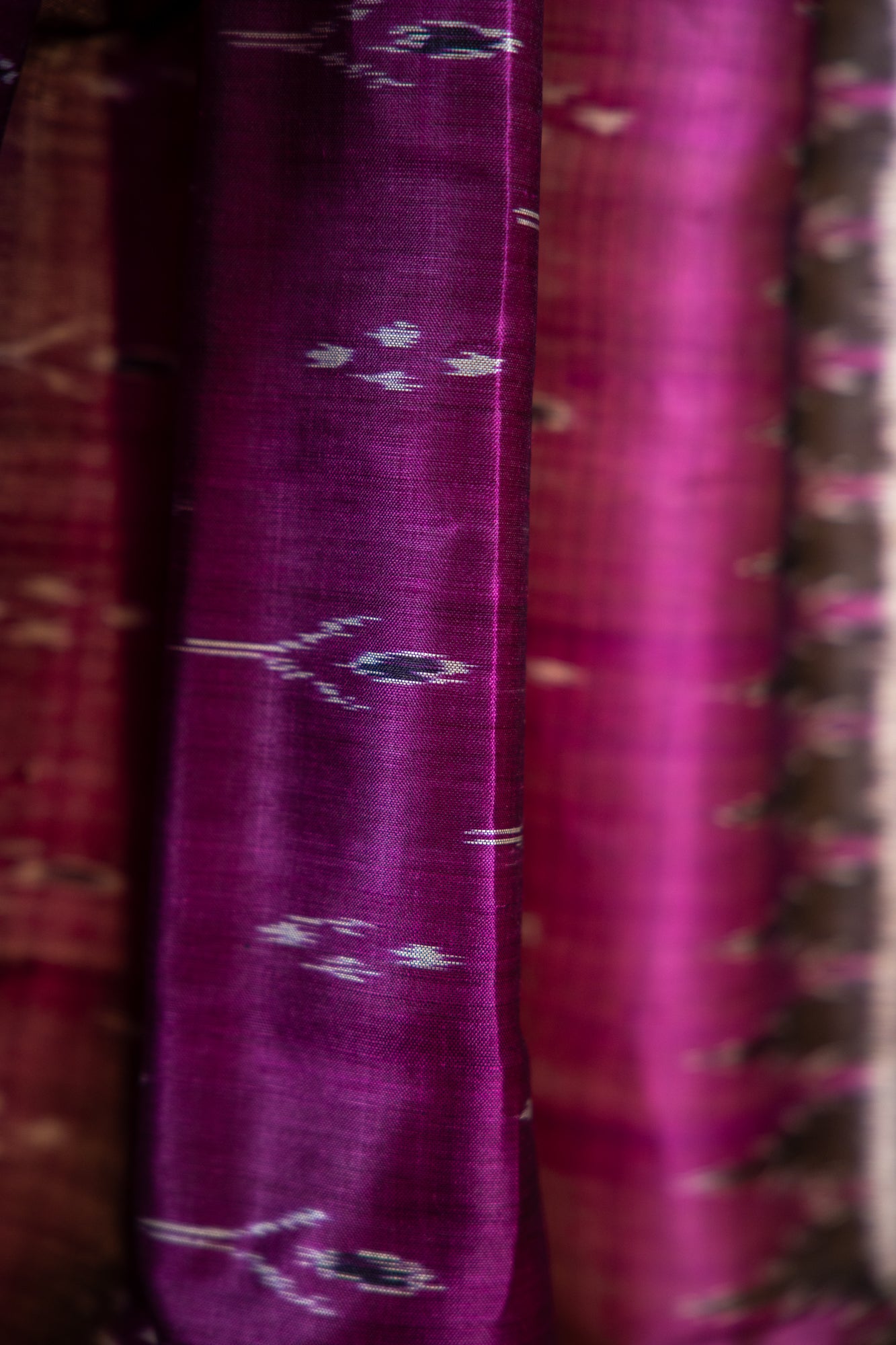 Handwoven Magenta Khandua Silk Saree with Black Temple Border | Traditional Odisha Saree