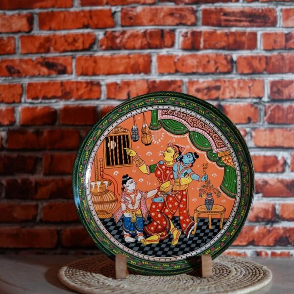 Round tray with Stand (wooden & hand painted)