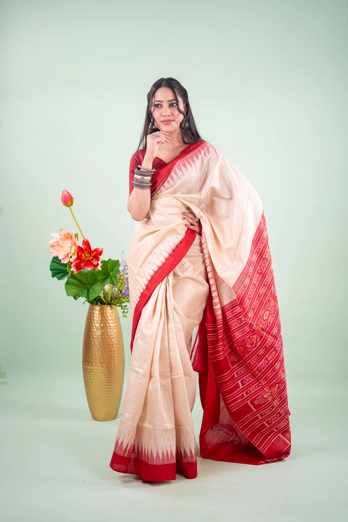 Beige Crimson Temple Border Tussar Saree image 2