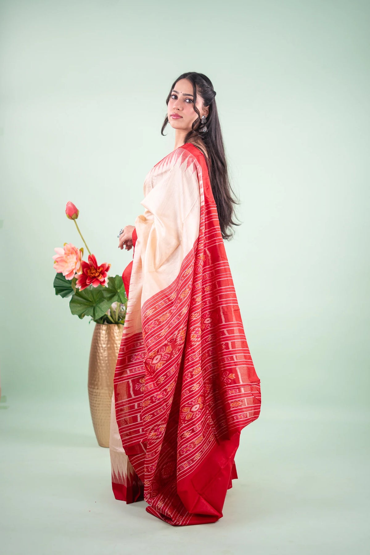 Beige Crimson Temple Border Tussar Saree image 4