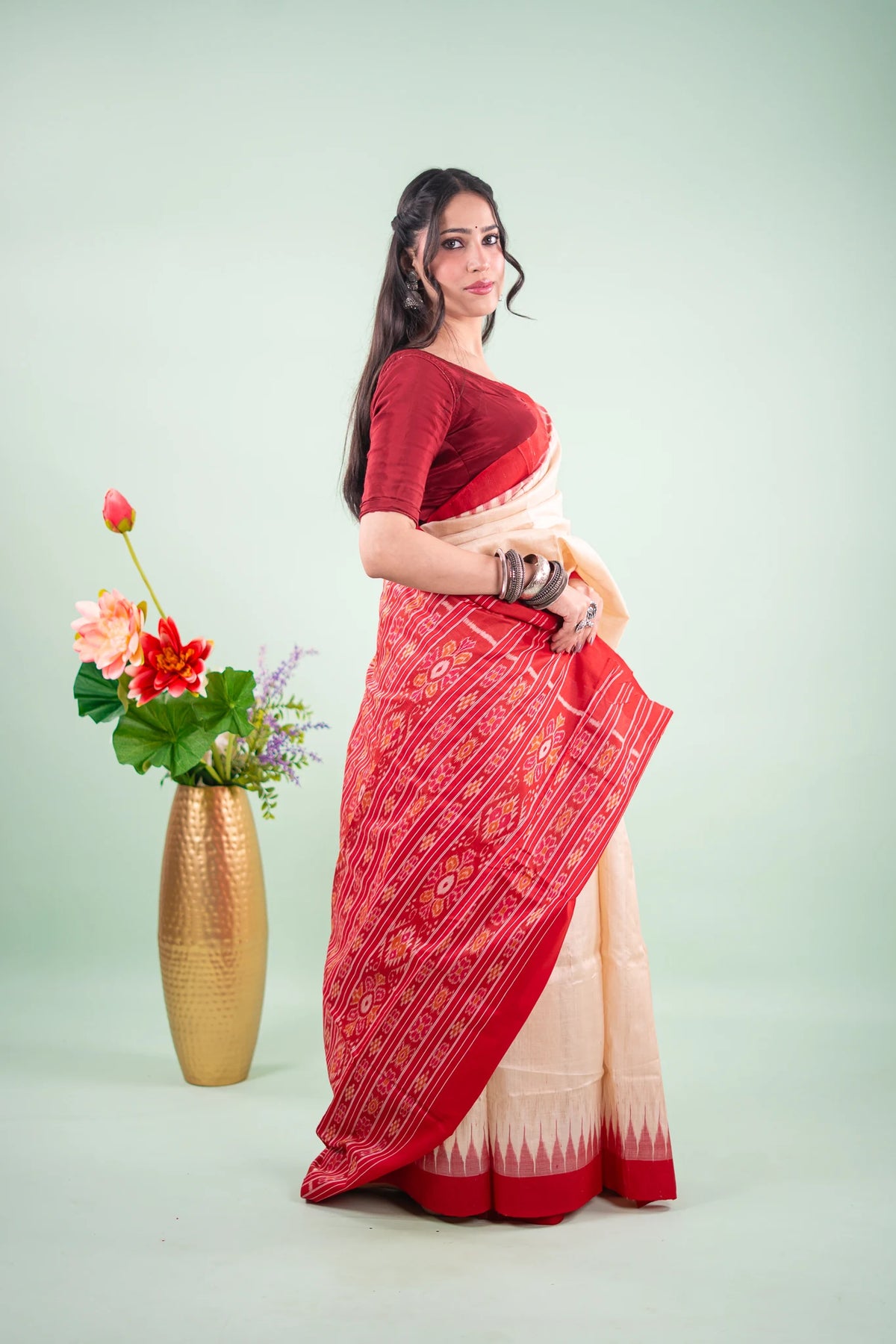 Beige Crimson Temple Border Tussar Saree image 5