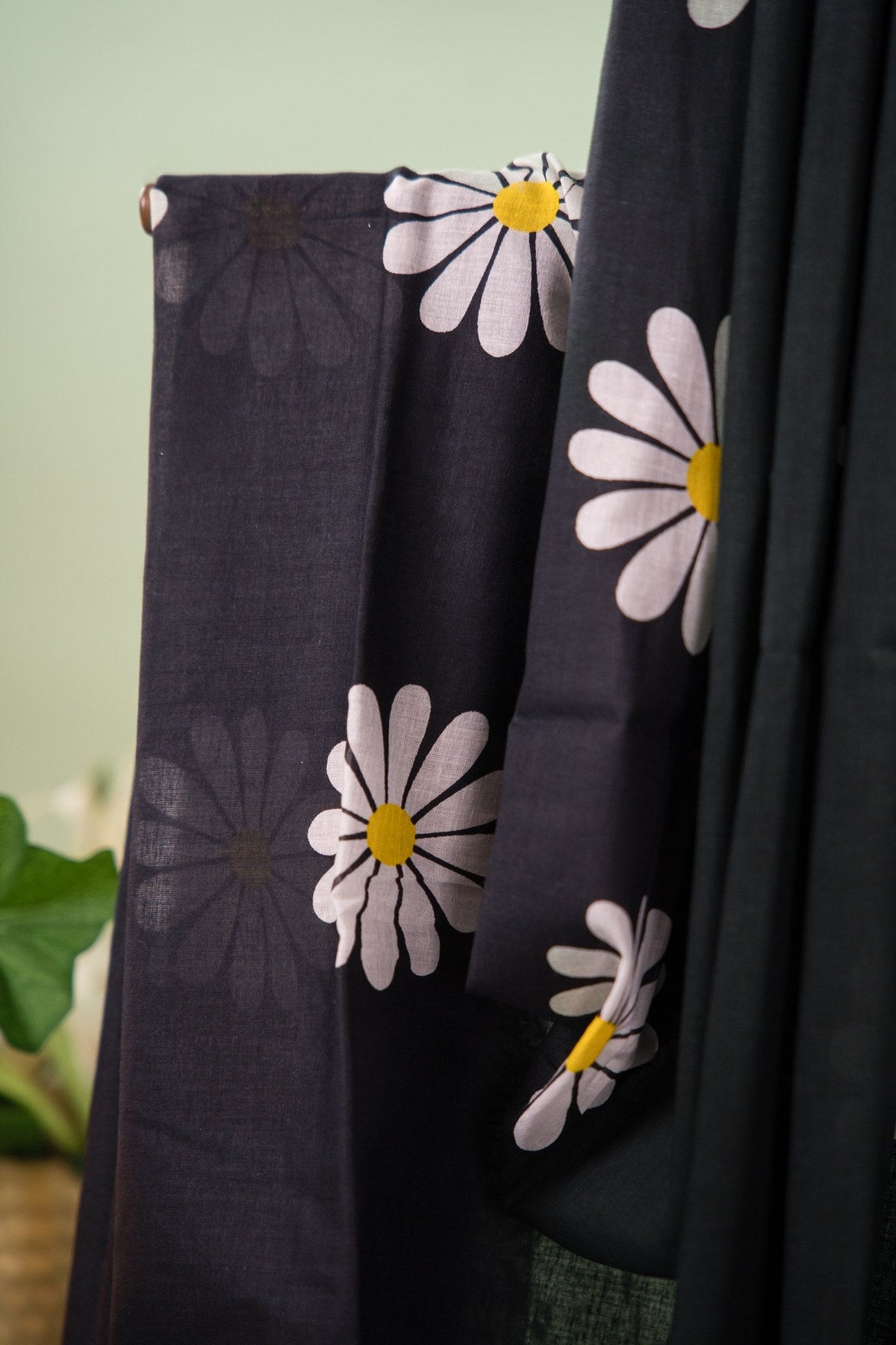 Black Daisy Floral Mul Mul Cotton Saree