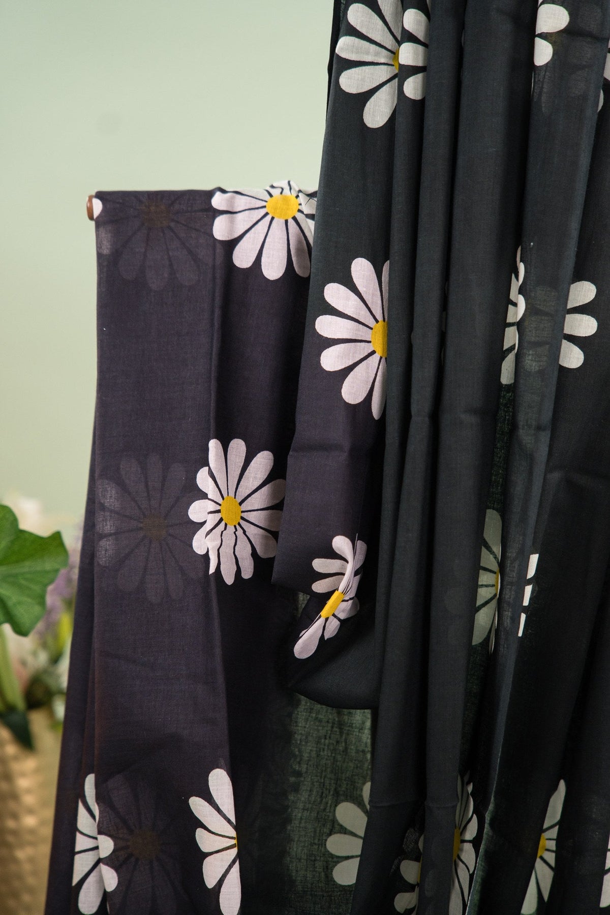 Black Daisy Floral Mul Mul Cotton Saree