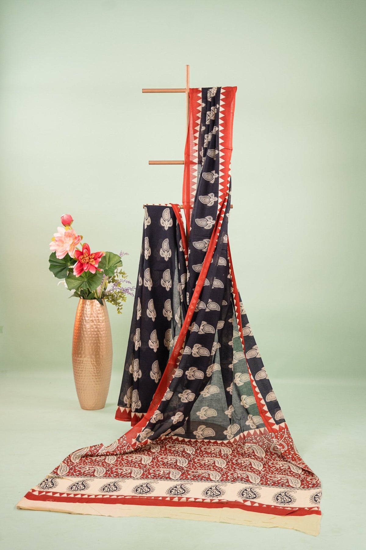Black Paisley Diamond Border Mul Mul Cotton Saree