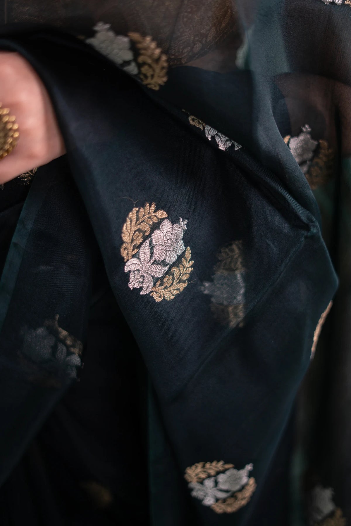 Bottle Green Banarasi Silk Saree - Bird Floral Motifs - image 6
