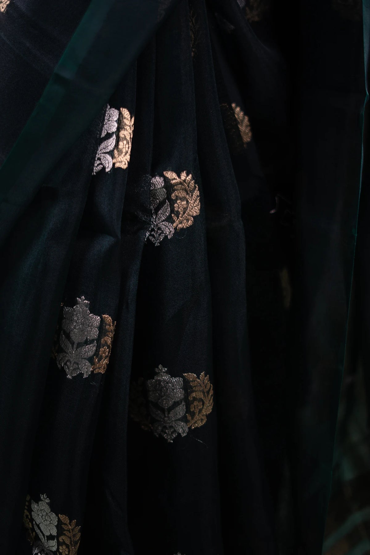 Bottle Green Banarasi Silk Saree - Bird Floral Motifs - image 8