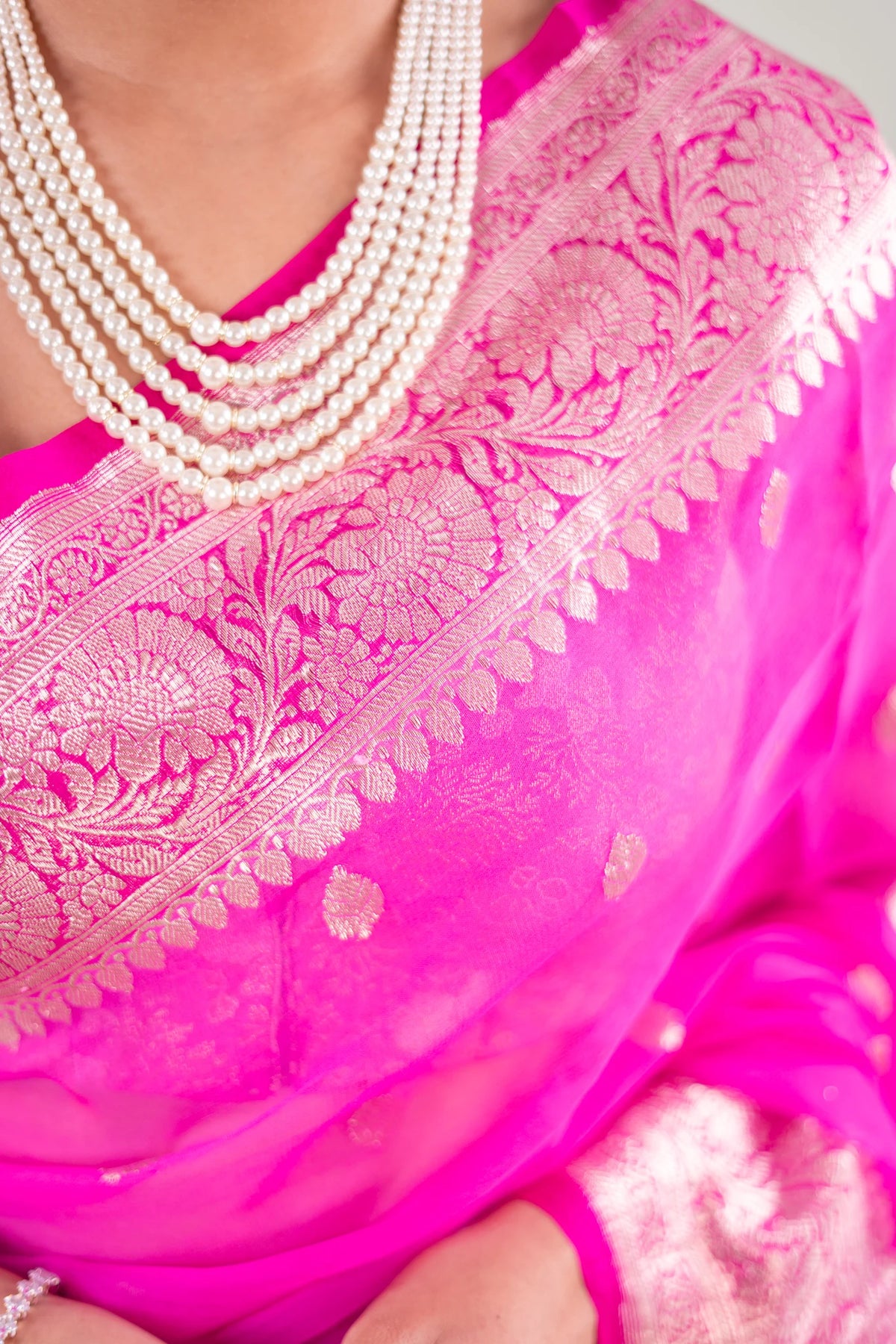 Magenta Banarasi Border Chiffon Saree - image 6