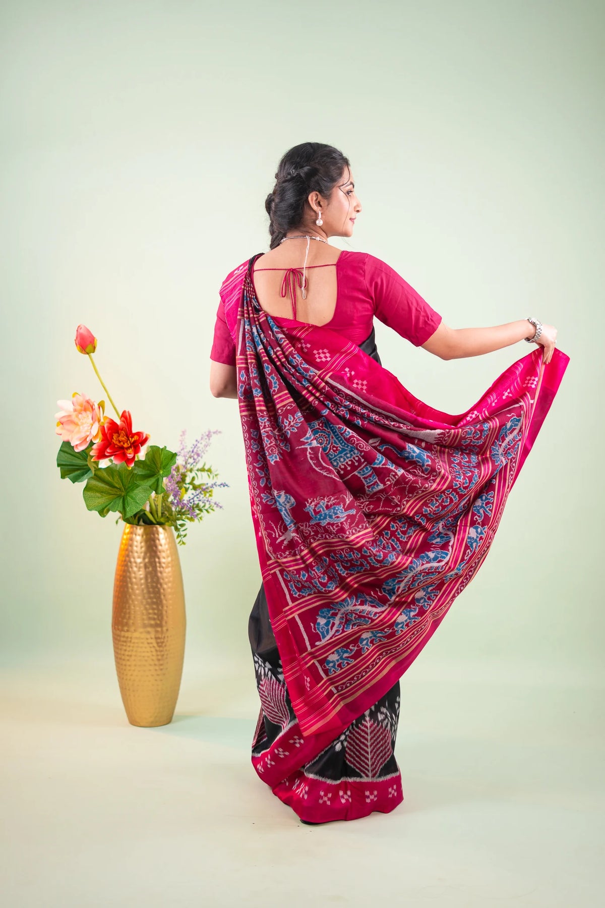 Magenta Black Chevron Ikat Khandua Silk Saree - image 8