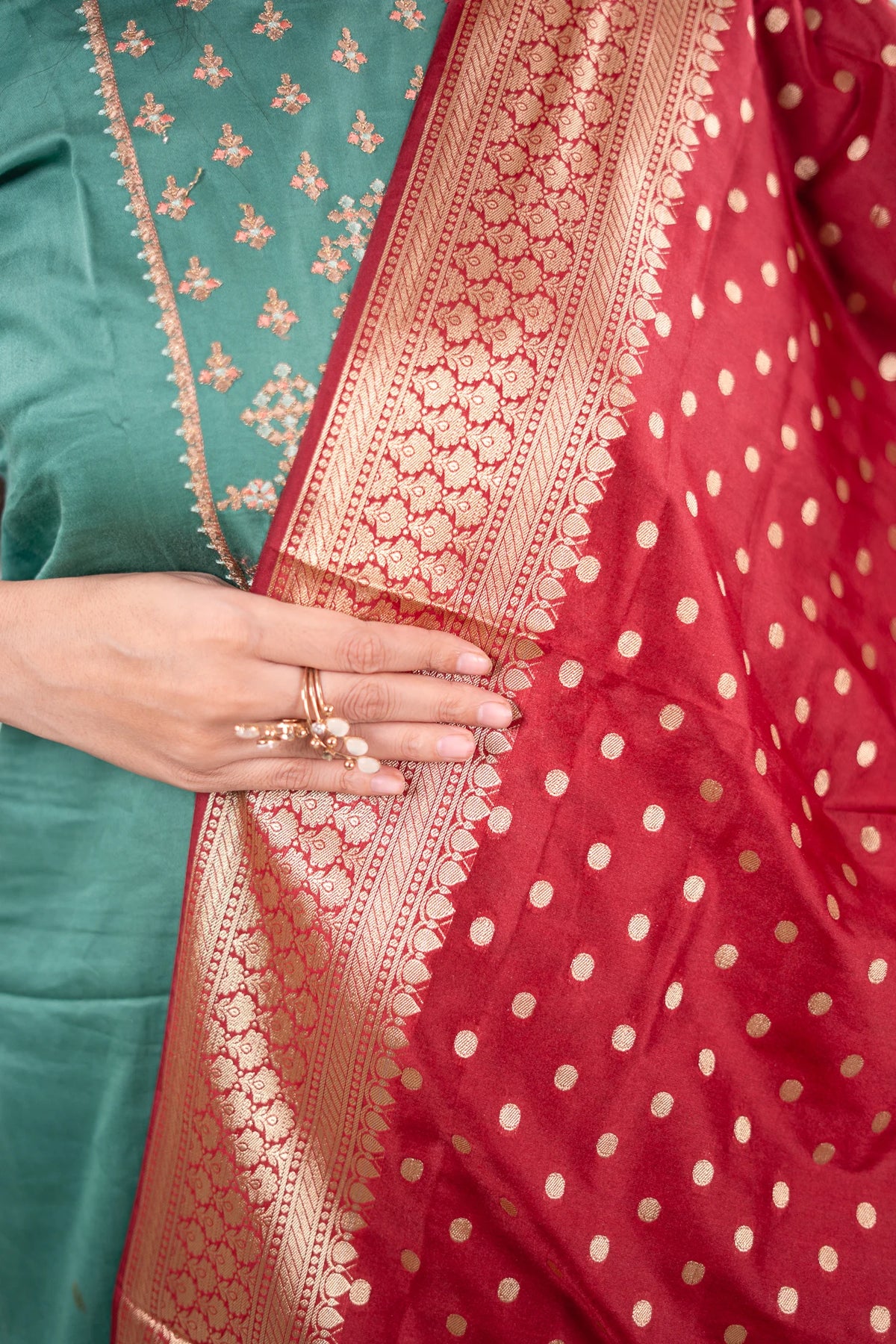 Maroon Gold Booti Banarasi Dupatta - extra border detail
